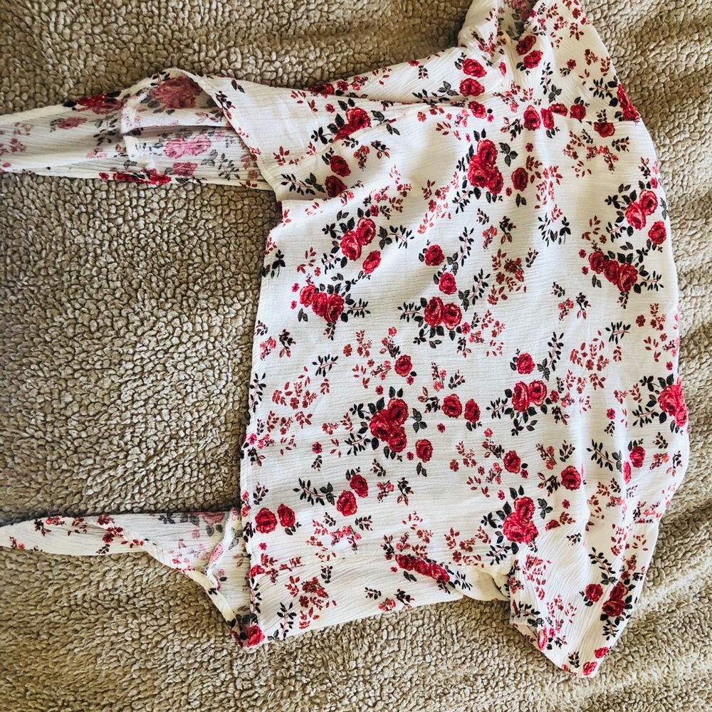 Cute top - Picture 3 of 3